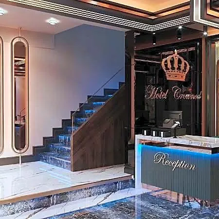 Crowned Boutique