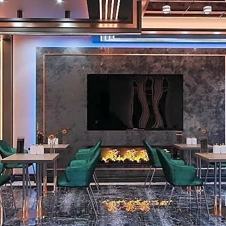 Crowned Boutique Hotel
