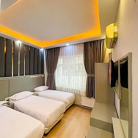 Crowned Boutique Hotel 2*