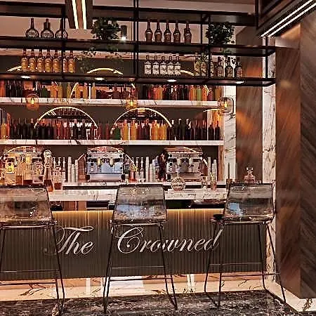 Crowned Boutique 2*