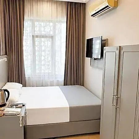 Crowned Boutique Hotel