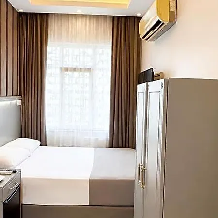 Crowned Boutique Hotel 2*