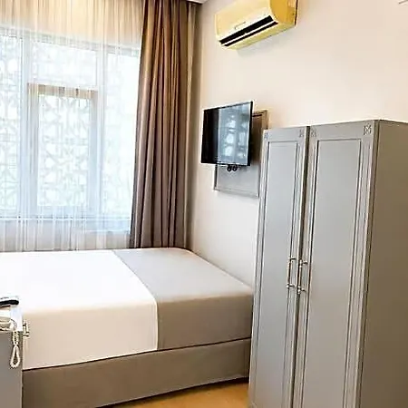 Crowned Boutique Hotel