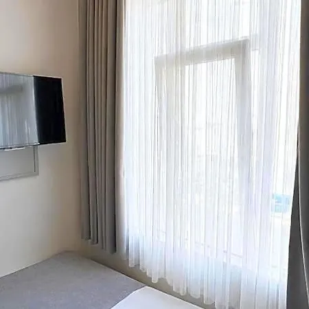 Crowned Boutique Hotel 2*