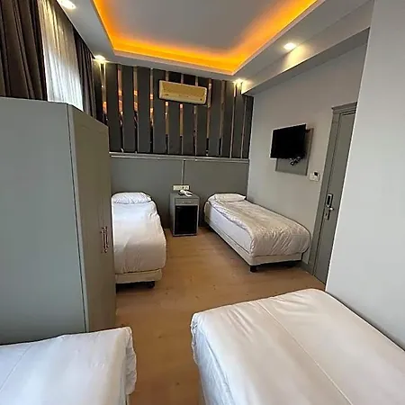 Hotel Crowned Boutique 2*