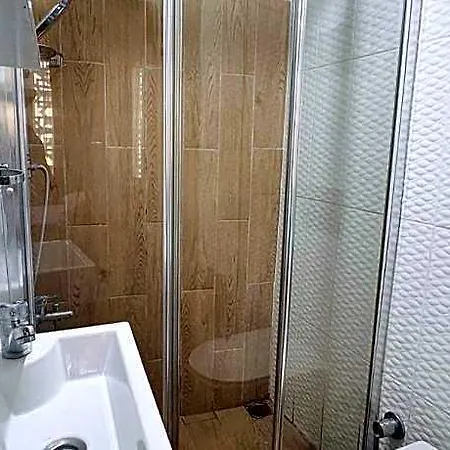 Crowned Boutique Hotel 2*