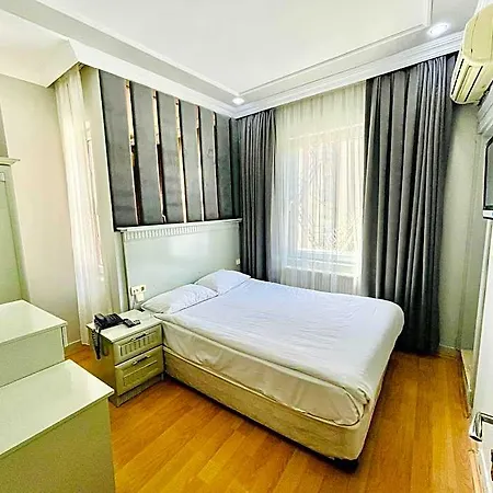 Crowned Boutique Hotel