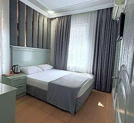 Crowned Boutique Hotel 2*